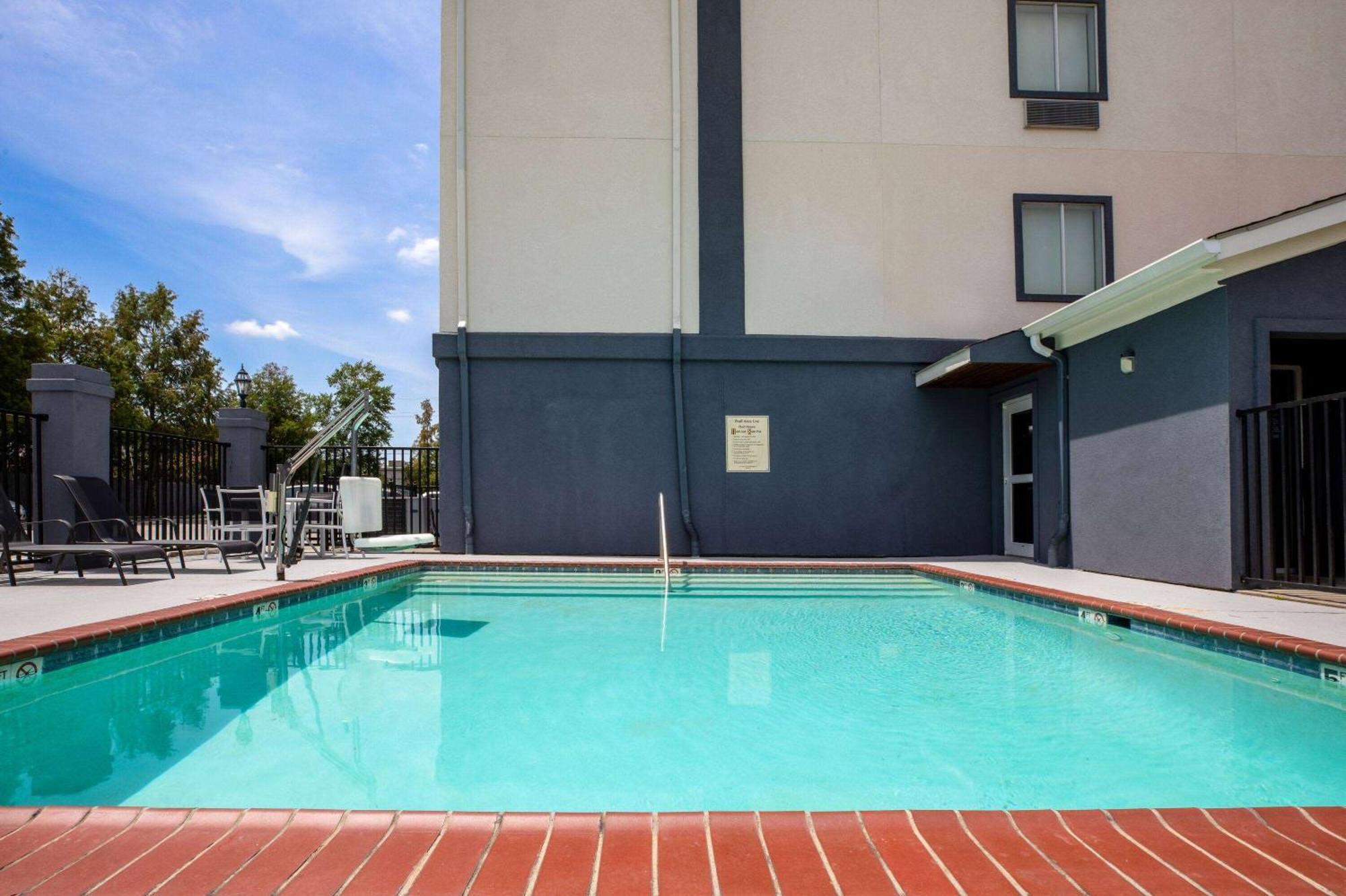 Days Inn By Wyndham Baton Rouge I-10 Prairieville Exterior foto